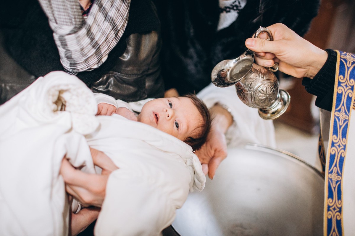 Jak radzić sobie z płaczem dziecka podczas uroczystości rodzinnych? Praktyczne porady dla rodziców przedszkolaków